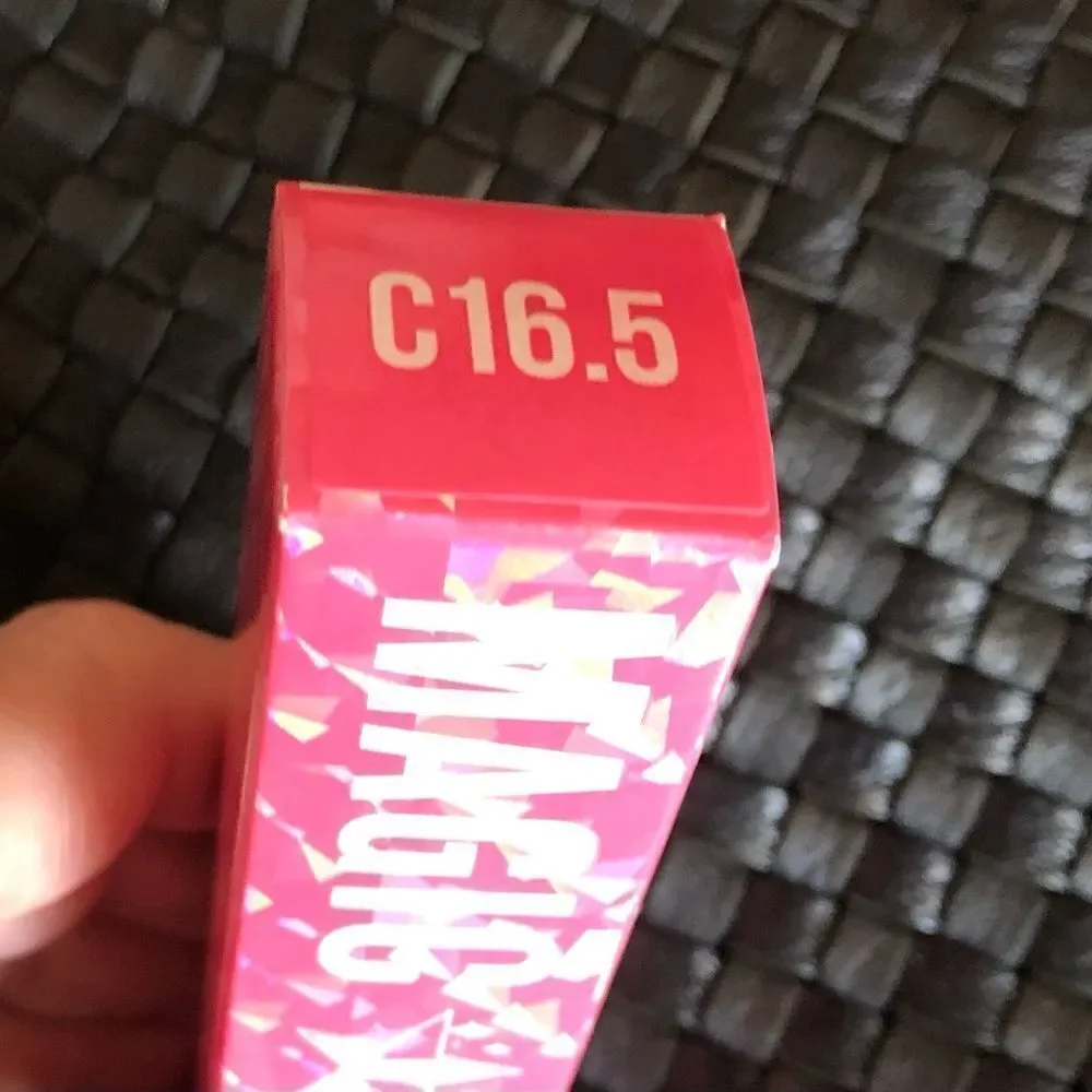 JEFFREE STAR - NWT - Magic Star Concealer in C16.5 (Tan Skin/Peach Undertones)